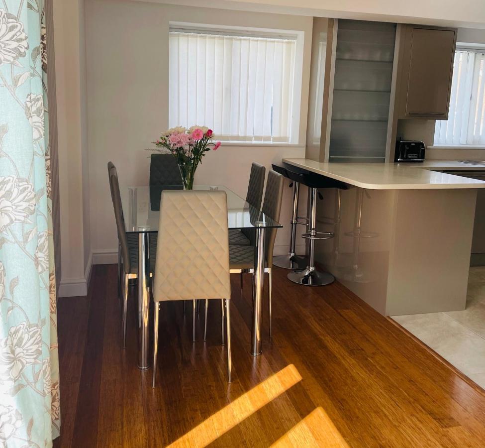 Sunny Corner, Padstow. Spacious 3 Bedrooms, 2.5 Bathrooms, Parking, Garden. المظهر الخارجي الصورة